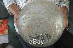 A FINE EARLY good sized R. Lalique fruit bowl, C. 1930's. Chiens pattern