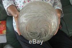 A FINE EARLY good sized R. Lalique fruit bowl, C. 1930's. Chiens pattern