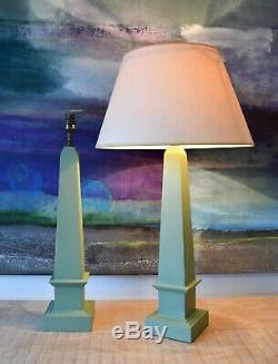 A Pair of Elegant Obelisk Shape Green Column Hall Bed Side Console Table Lamps
