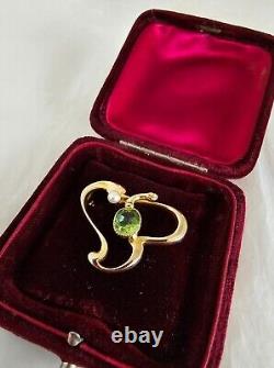 Antique 15ct Yellow Gold brooch. Set with A Peridot. Art Nouveau period. C1900