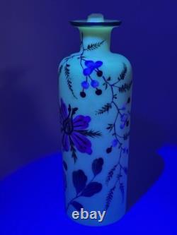 Antique 8 F. Von Poschinger Art Nouveau Burmese Glass Bottle WithTop UV Reactive