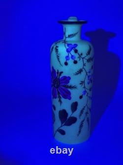 Antique 8 F. Von Poschinger Art Nouveau Burmese Glass Bottle WithTop UV Reactive