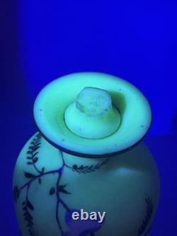 Antique 8 F. Von Poschinger Art Nouveau Burmese Glass Bottle WithTop UV Reactive