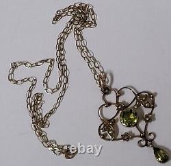 Art Nouveau 9ct Gold & Peridot Pendant & 18 Chain. Refxafod