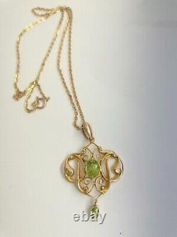 Art Nouveau 9ct Peridot & Gold Pendant 9ct Gold Chain