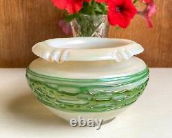 Art Nouveau art glass flower bowl, with applied green threads, likely Loetz