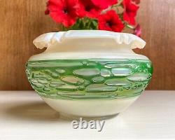 Art Nouveau art glass flower bowl, with applied green threads, likely Loetz