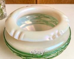 Art Nouveau art glass flower bowl, with applied green threads, likely Loetz