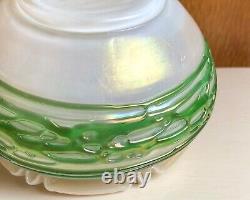 Art Nouveau art glass flower bowl, with applied green threads, likely Loetz