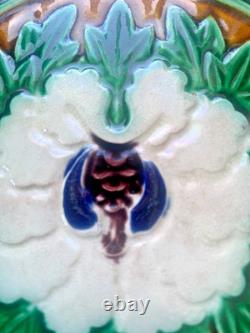 Art Nouveau style majolica plate, dating from circa 1890-1910