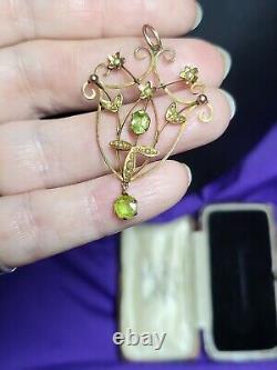 Edwardian Art Nouveau 9ct Rose Gold Lavalier Pendant Set with Two Peridot