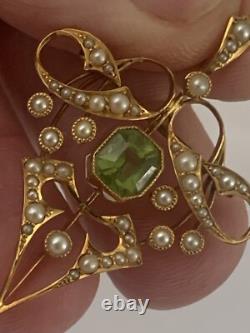 Exquisite Art Nouveau 15ct Gold Peridot & Seed Pearl Pendant Circa 1895