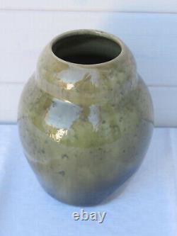 Green youth style ceramic vase KTK 748 art pottery clay works Kandern AG around 1910