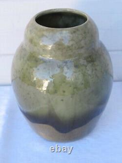 Green youth style ceramic vase KTK 748 art pottery clay works Kandern AG around 1910