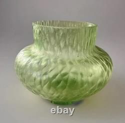 Kralik Sohn Martelé Art Nouveau Iridescent Uranium Green Glass Vase c1910-1920