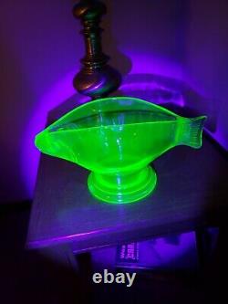 L. E. Smith Depression Green Uranium Glass King Fish Bowl or Vase ca1931