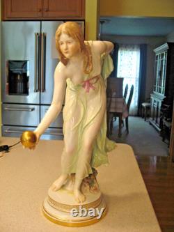 Meissen Art Nouveau Porcelain Figurine Lady Green Dress Ball Player about 15T