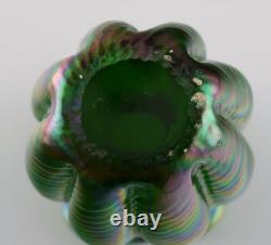 Pallme-König Art Nouveau vase in green iridescent art glass. Approx. 1900
