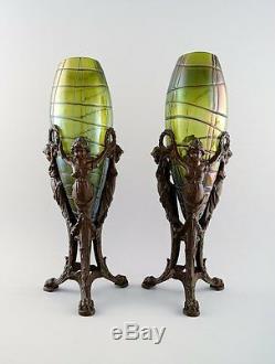 Palme König A pair of Art Nouveau Vases of irritated, frosted clear green glass