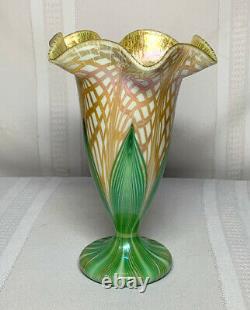 Quezal, Decoratd Floriform Vase, Fishnet And Pulled Feather Flower Vase, Nice