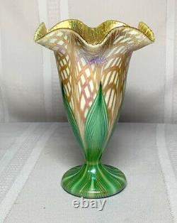 Quezal, Decoratd Floriform Vase, Fishnet And Pulled Feather Flower Vase, Nice