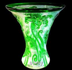 SUPERB, LARGE SIGNED THOMAS WEBB & Sons GREEN CAMEO ART NOUVEAU GLASS VASE