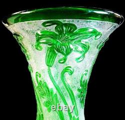 SUPERB, LARGE SIGNED THOMAS WEBB & Sons GREEN CAMEO ART NOUVEAU GLASS VASE