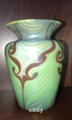 Vandermark Art Nouveau Pulled Feather Iridescent Vase Signed DM/SS 1979