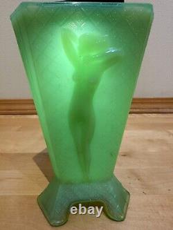 Vintage McKee Jadeite Art Deco/Nouveau Nude Lady 3 Sided Vase Excellent Shape