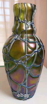 Vintage Pallme Konig Art Nouveau Iridescent GREEN glass threaded vase 8 5/8 tal