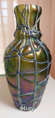 Vintage Pallme Konig Art Nouveau Iridescent GREEN glass threaded vase 8 5/8 tal